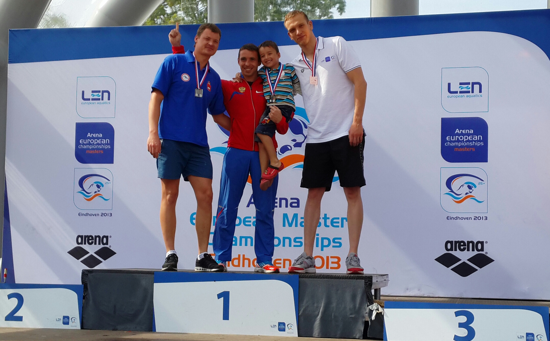 Золото и серебро чемпионата Европы на дистанциях 200 и 100 метров брасс на чемпионате Европы по плаванию в категории Мастерс